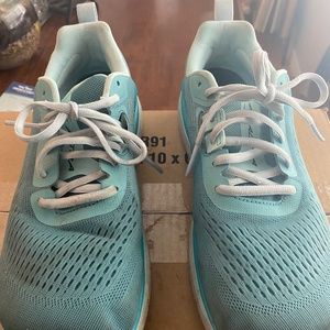 Womens Altra Provision 5